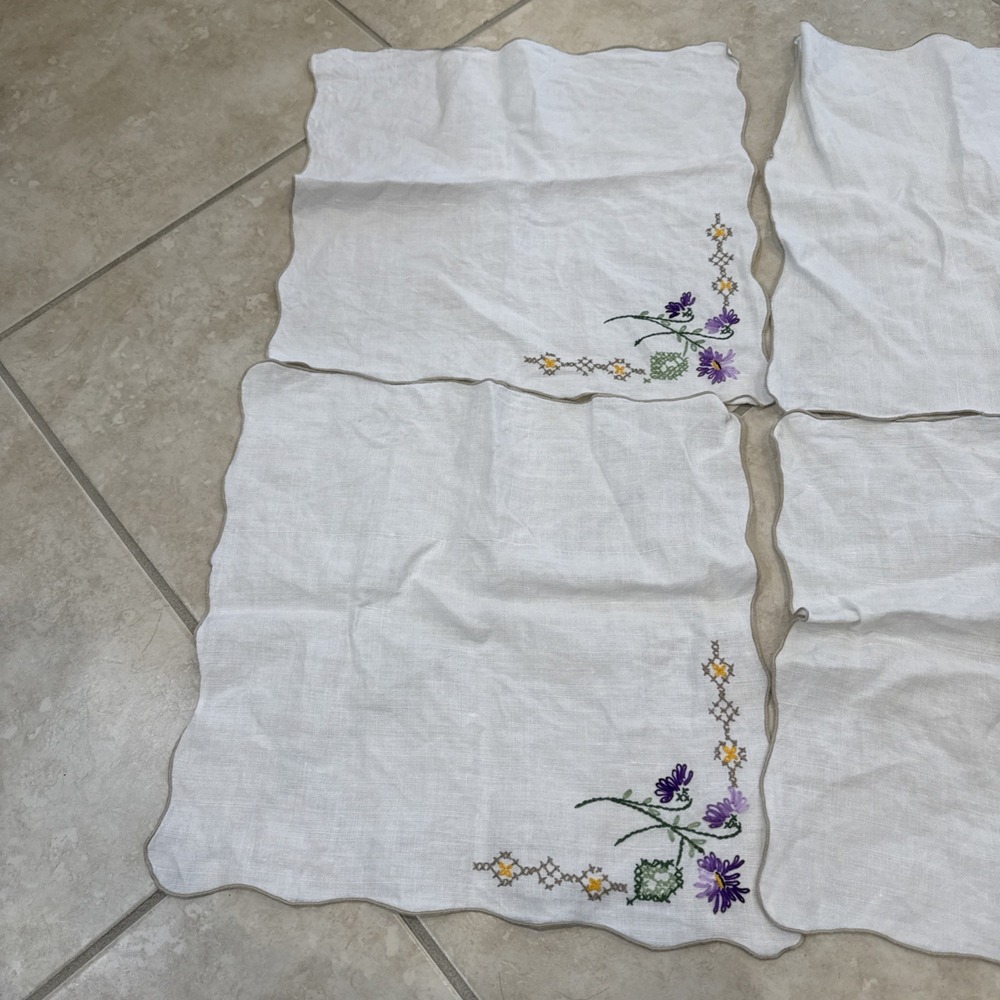 Vintage embroidered‎ Floral handkerchiefs or Napkins 14" by 14" Lot Of 5 - Picture 9 of 11